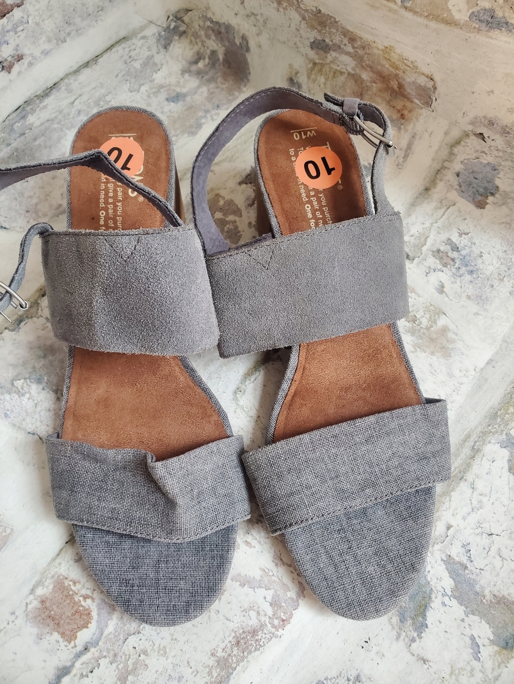 *NWT* DISPLAY TOMS Poppy Sandal Heels Women’s Size 10W Gray Shade Suede Linen